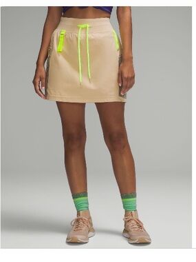 Lululemon High-waisted hiking cargo skirt with multiple pockets, size 4